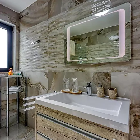 아파트 Luxury Light Nova Vas (Porec)